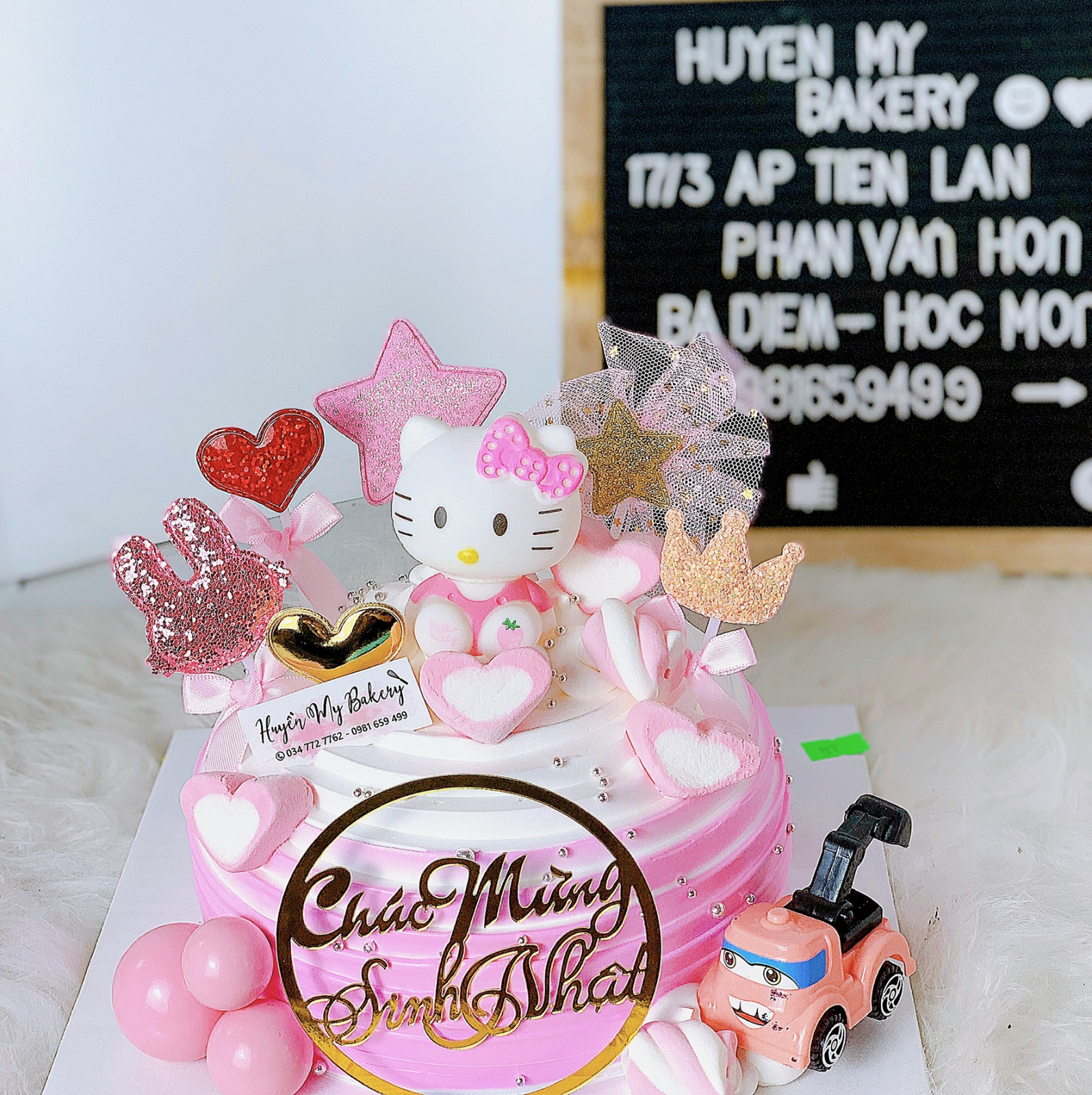 Bánh sinh nhật tone hồng trang trí hello kitty