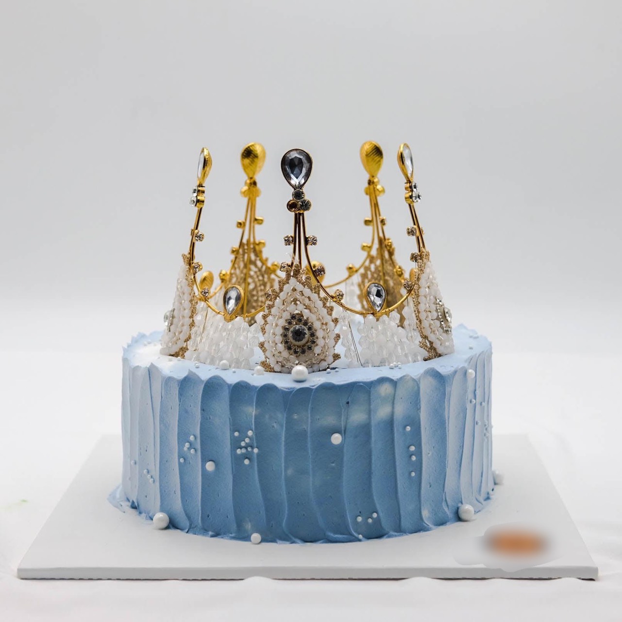 Bánh sinh nhật fondant tông xanh công chúa Frozen Elsa với một chiếc vương  miện bạc lấp lánh trên đầu dành tặng các bé gái 3547 - Bánh Gato fondant