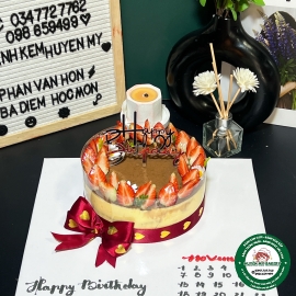 Bánh sinh nhật Tiramisu truyền thống ttri vẽ lịch 