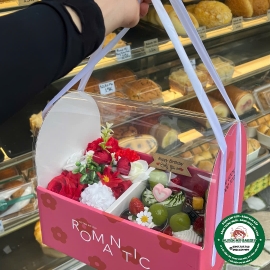 Bánh kem kèm giỏ hoa đẹp hot 20/10