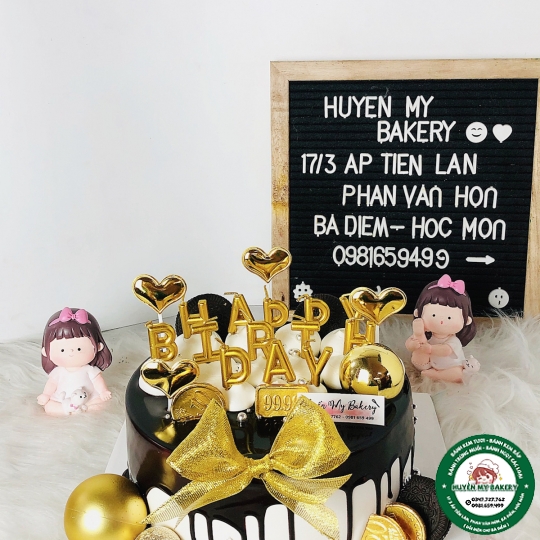 Bánh Kem Socola chữ HPBD Vàng