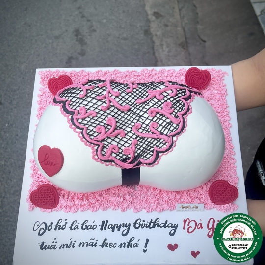 Bánh kem troll cặp Mông