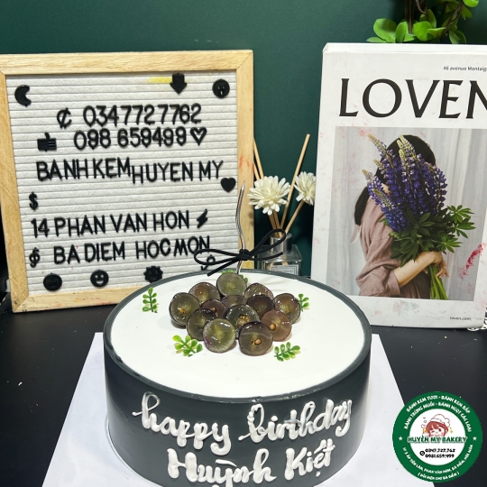 Mẫu bánh Sinh Nhật đơn giản tone đen