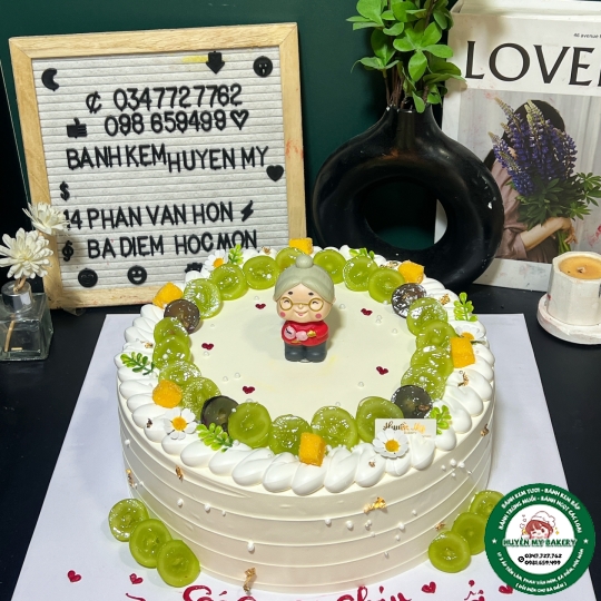 Bánh Mừng Thọ Bà gắn trái cây đơn giản
