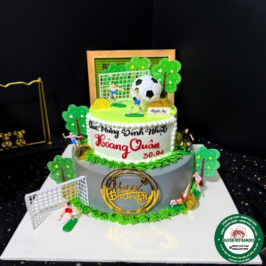 Bánh kem 2 tầng sân banh 01 bé trai