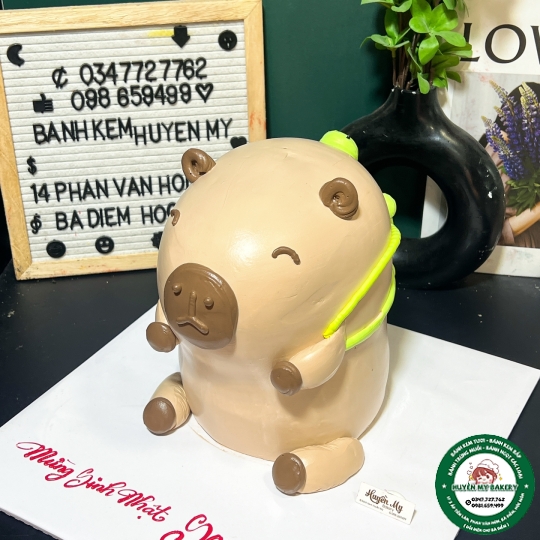 Bánh sinh nhật Capybara mang balo