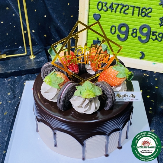 bánh kem socola dau tươiii