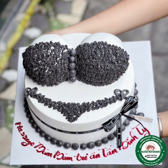 Bánh kem troll bikini