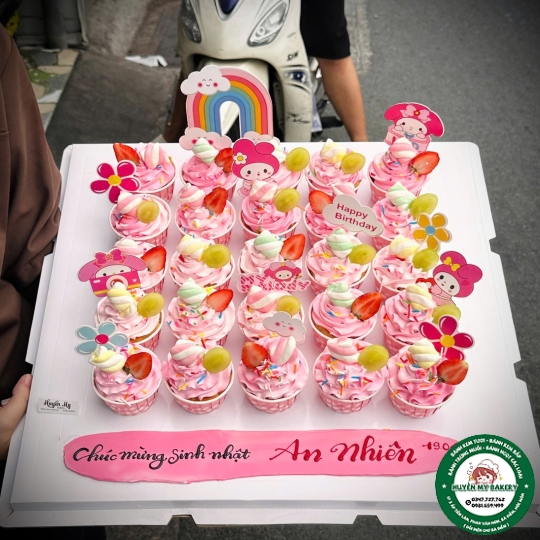 Set cupcake ly bé gái