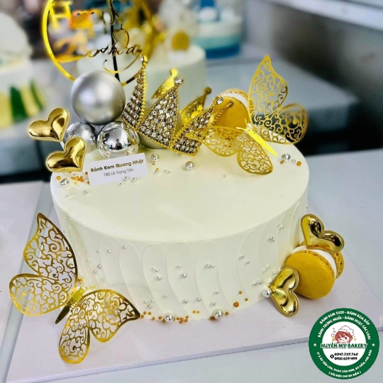 bánh kem vương miện tone vàng nhạt 1008